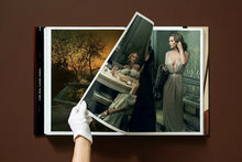 Cargar imagen en el visor de la galería, Libro Decorativo Annie Leibovitz